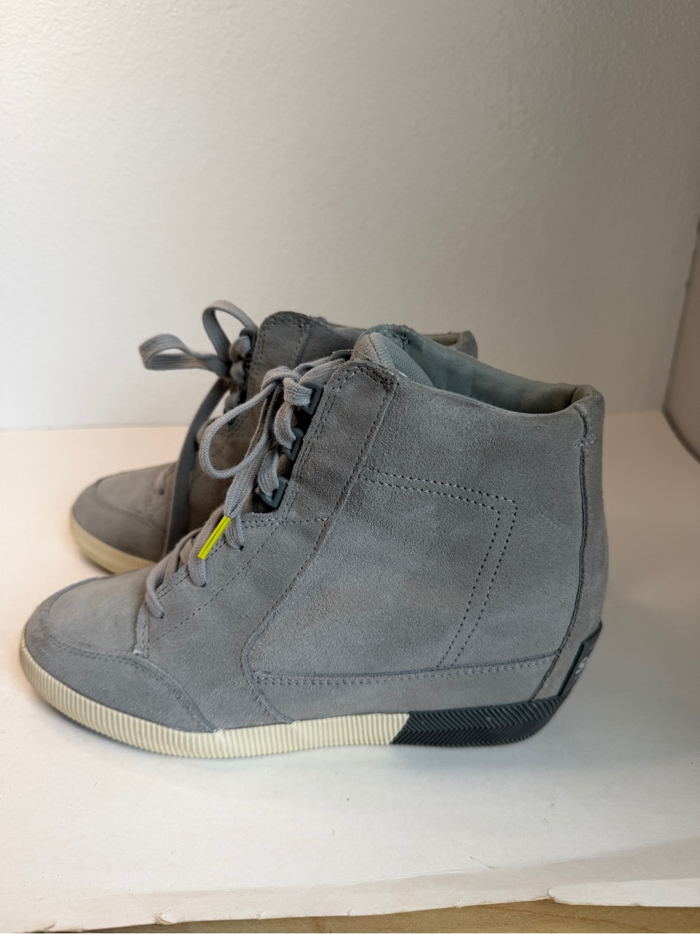 Sorel Light Gray Suede Leather Out n About Hidden Wedge Sneaker size 9.5 - Picture 4 of 7